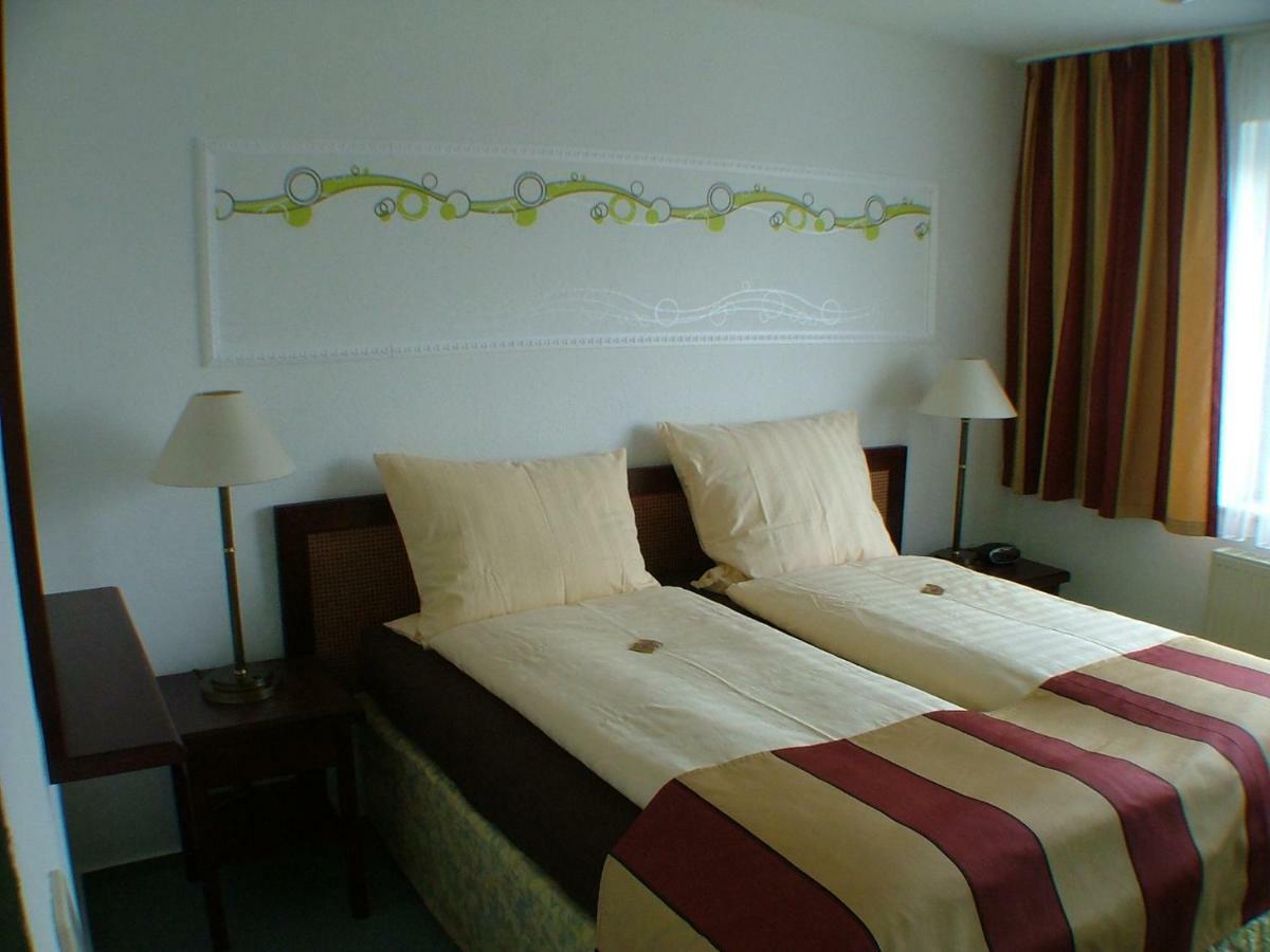 Hotel Garni Pension Zur Lutherstadt 루터슈타트아이슬레벤 외부 사진