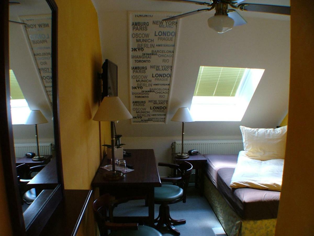 Hotel Garni Pension Zur Lutherstadt 루터슈타트아이슬레벤 외부 사진