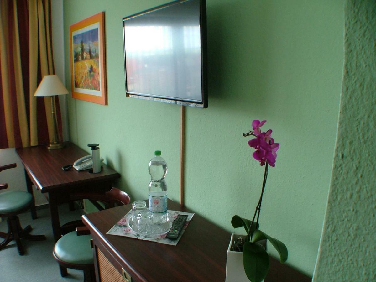 Hotel Garni Pension Zur Lutherstadt 루터슈타트아이슬레벤 외부 사진