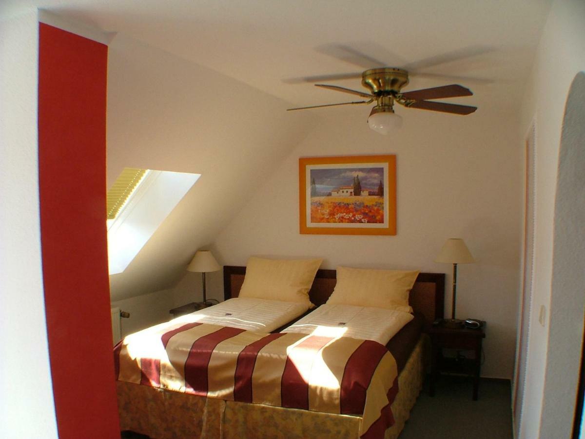 Hotel Garni Pension Zur Lutherstadt 루터슈타트아이슬레벤 외부 사진