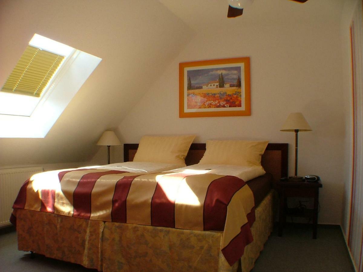 Hotel Garni Pension Zur Lutherstadt 루터슈타트아이슬레벤 외부 사진