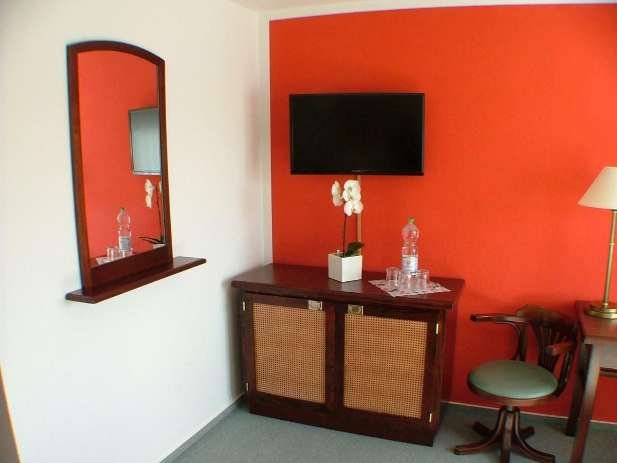 Hotel Garni Pension Zur Lutherstadt 루터슈타트아이슬레벤 외부 사진